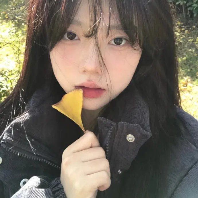 红唇相吻